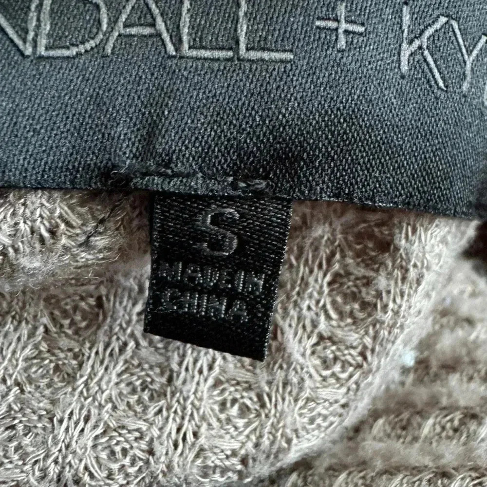 KENDALL + KYLIE Women's Button Front Long Sleeve Top Knit Beige Small - Picture 10 of 11